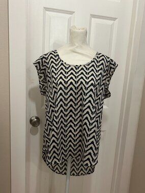 Daniel Rainn Short Sleeve Hi-lo Blouse - L
